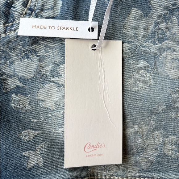 NWT Candies Woman’s 7 White Floral Blue Denim Shorts With Rhinestone Button - Picture 6 of 6